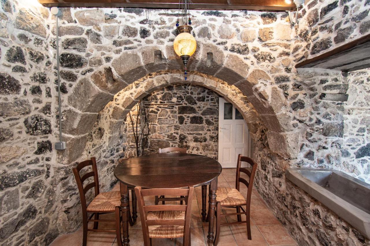 Апартаменты Plousiadi΄S Stone House Paloi Экстерьер фото
