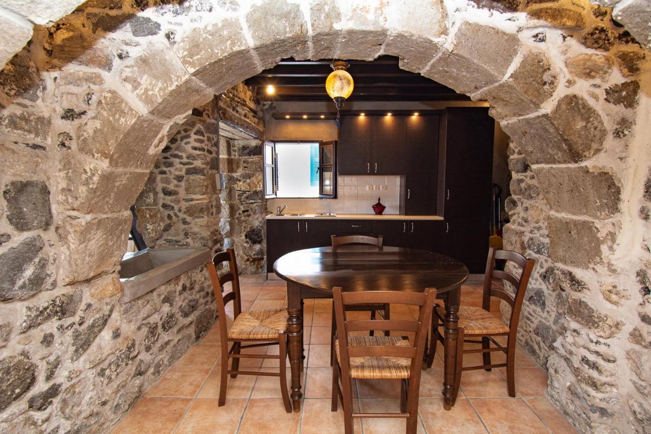 Апартаменты Plousiadi΄S Stone House Paloi Экстерьер фото