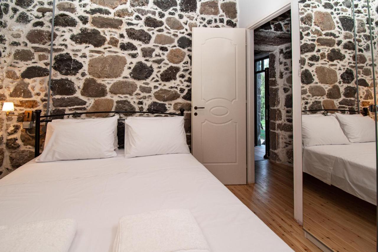 Апартаменты Plousiadi΄S Stone House Paloi Экстерьер фото